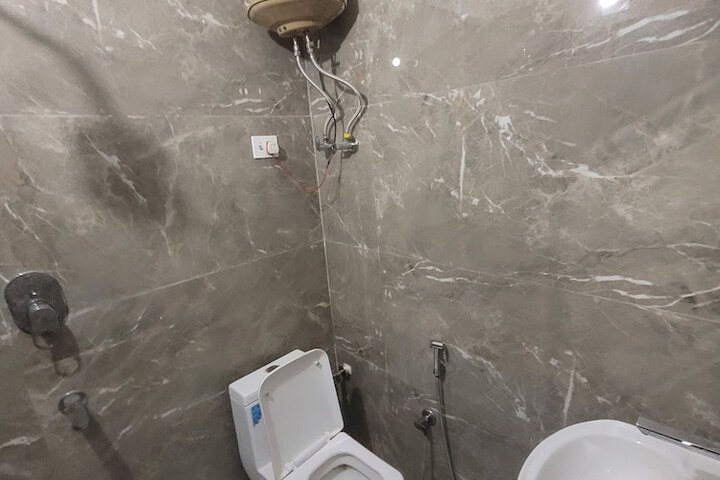 Room 8 of 11