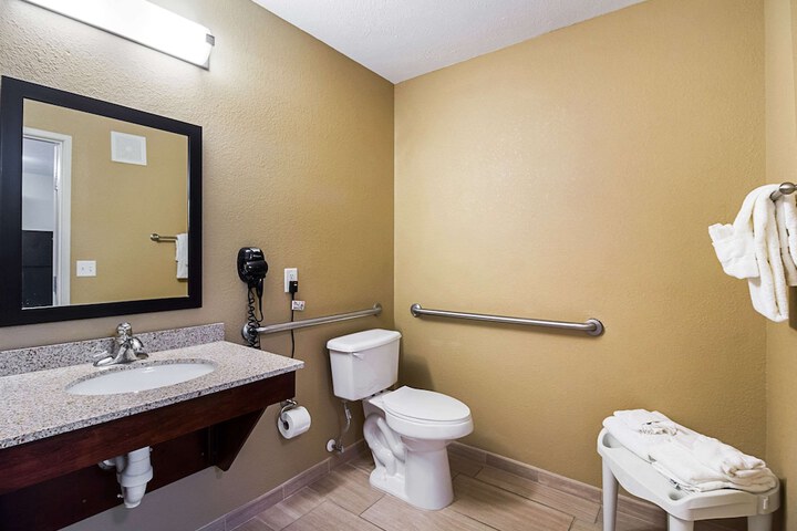1 King Bed Suite (22 of 22)