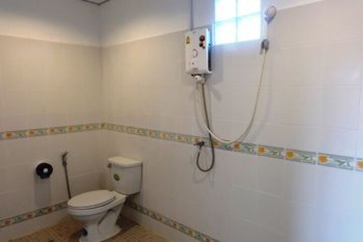 Room 5 of 32