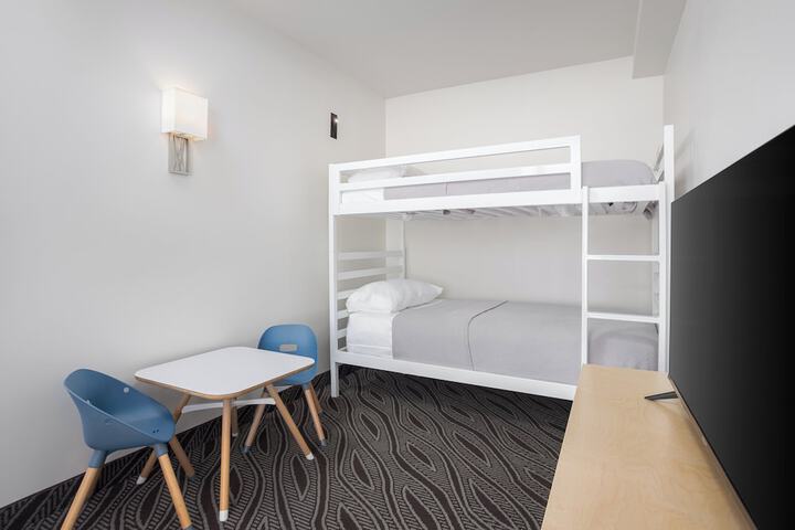 Room 16 of 100