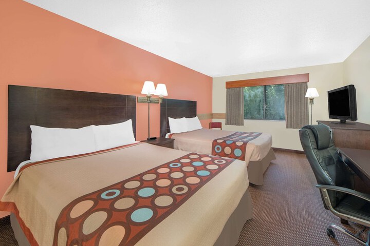 1 Queen Bed (11 of 12)