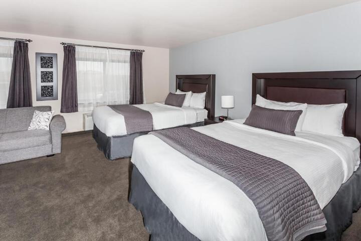 2 Double Beds (10 of 12)