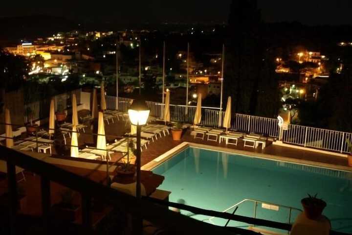 Hotel Pool