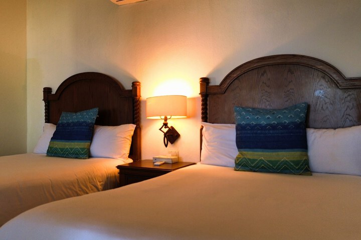 Room 7 of 103