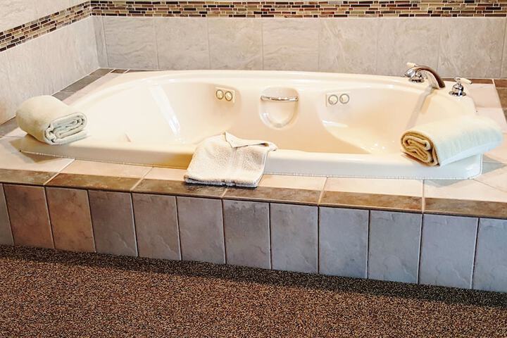 Jetted tub