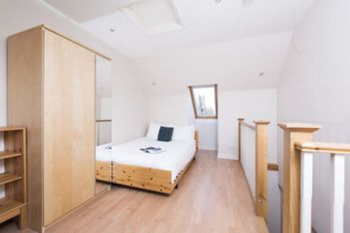 Room 13 of 23