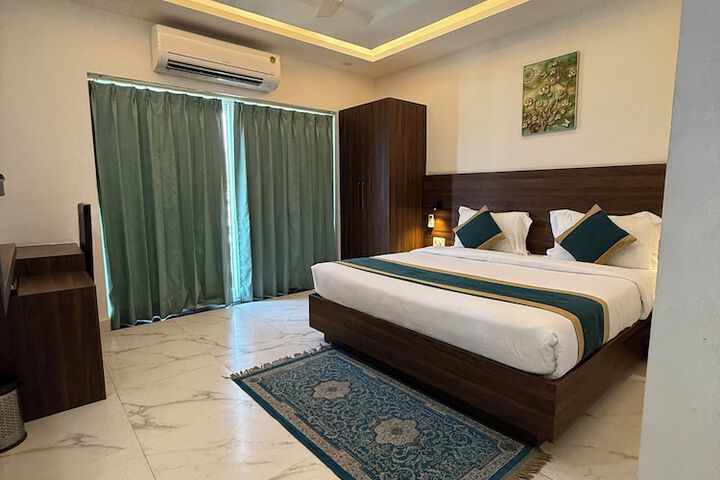 Room 10 of 26