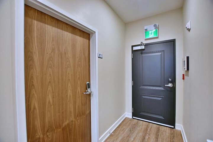 Room 6 of 30