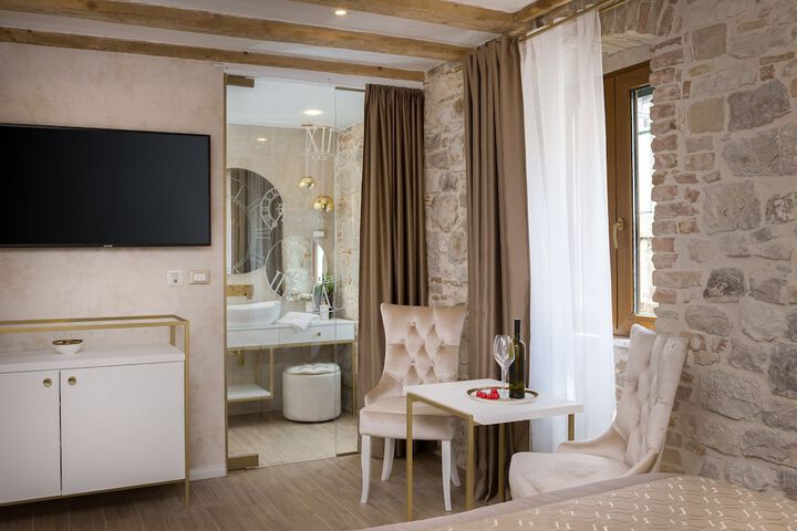 Room 3 of 51