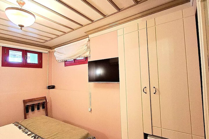 Room 15 of 69