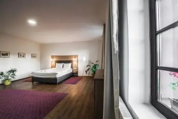 Room 7 of 14