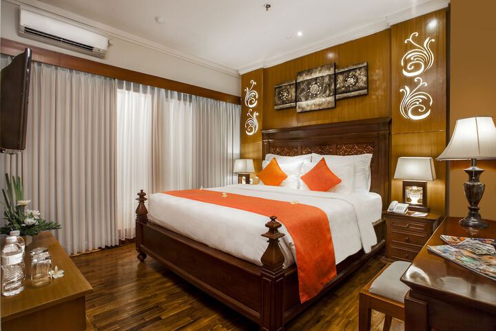 Room 13 of 83