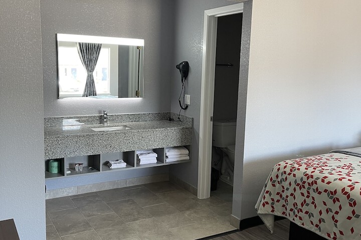 Room 10 of 42
