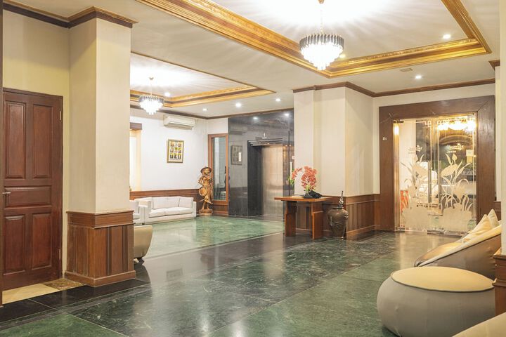 Entrance & Lobby