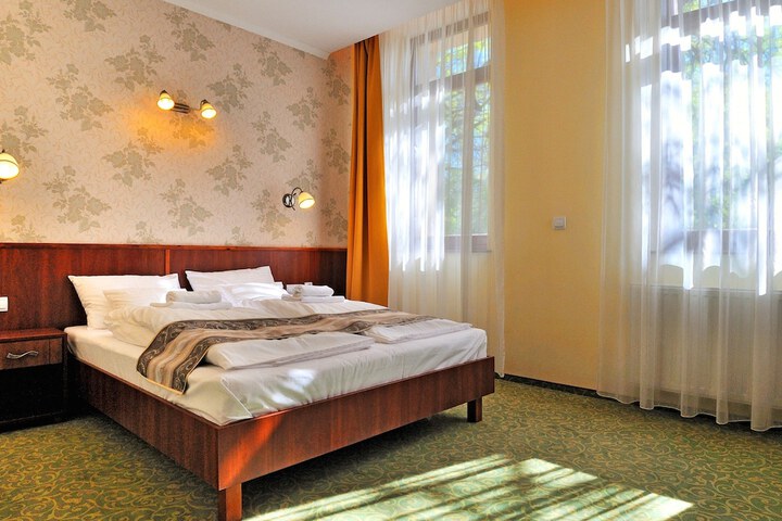 Room 8 of 48