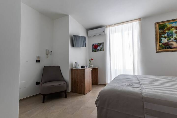 Room 11 of 24
