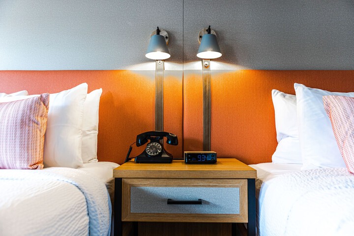 Room 6 of 33