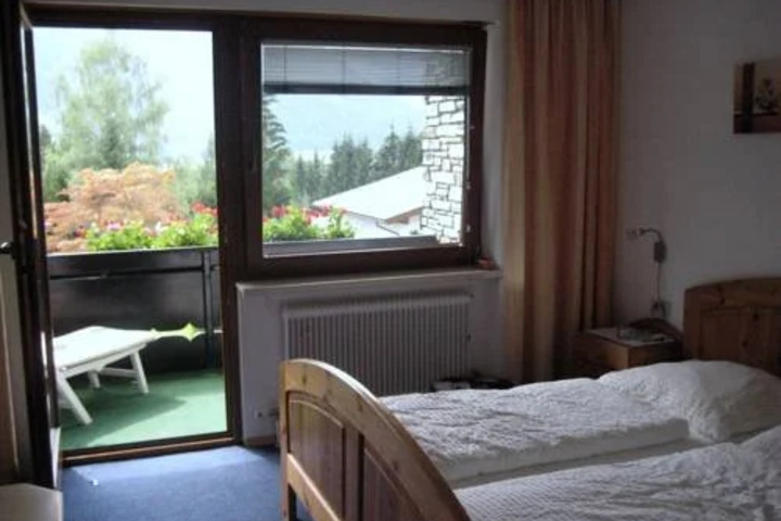 Room 5 of 15