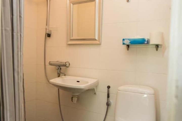 Room 8 of 32