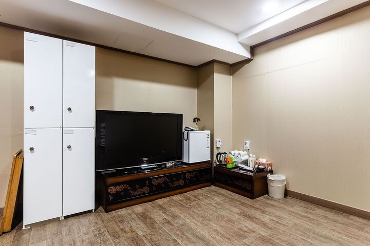 Room 63 of 65