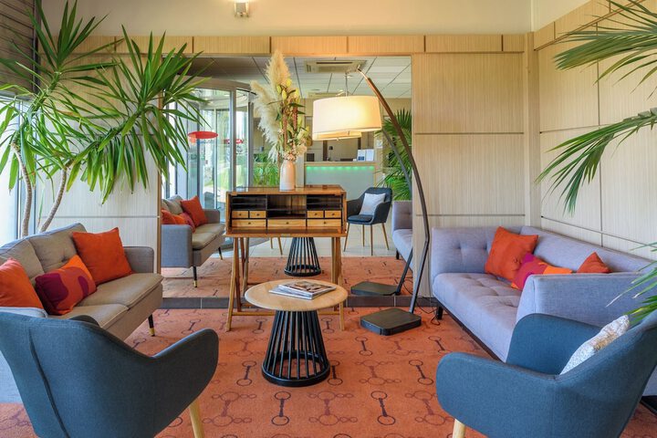 Entrance & Lobby