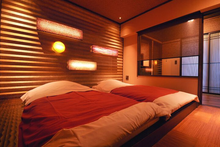 Room 15 of 165