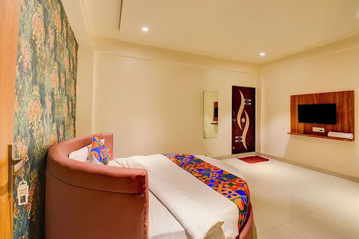 Room 13 of 25