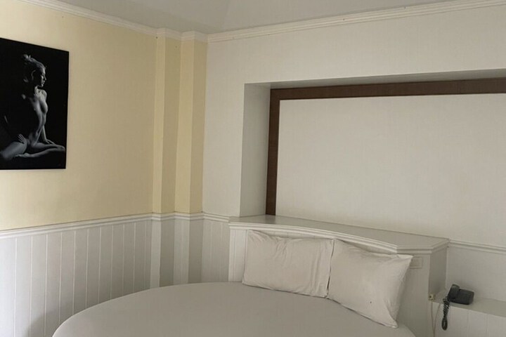 Room 7 of 39