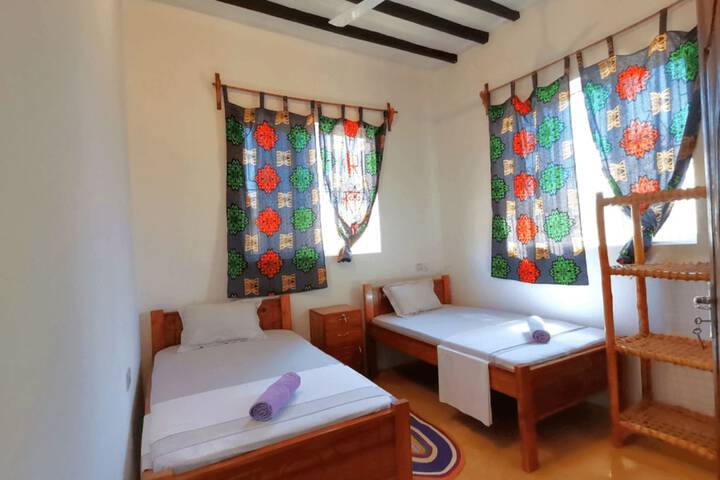 Room 9 of 48