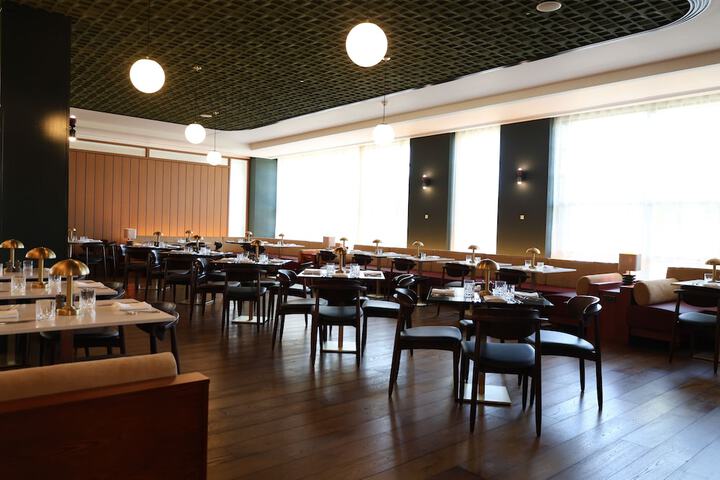Dining 43 of 53