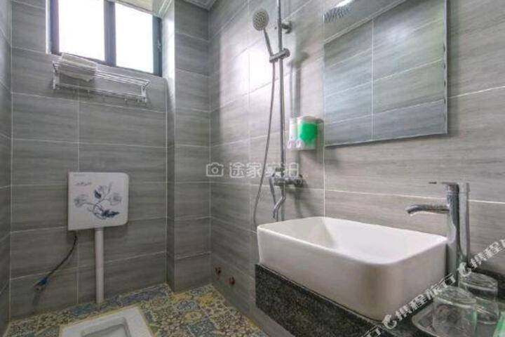 Yangshuo Huayuan Hotel (20 yuan Renminbi Scenic Area)