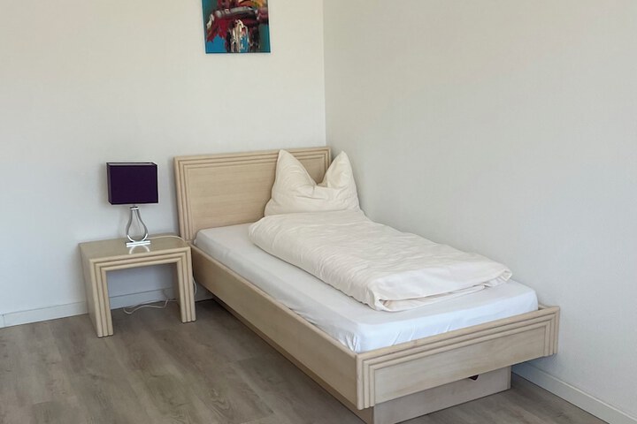 Room 8 of 35