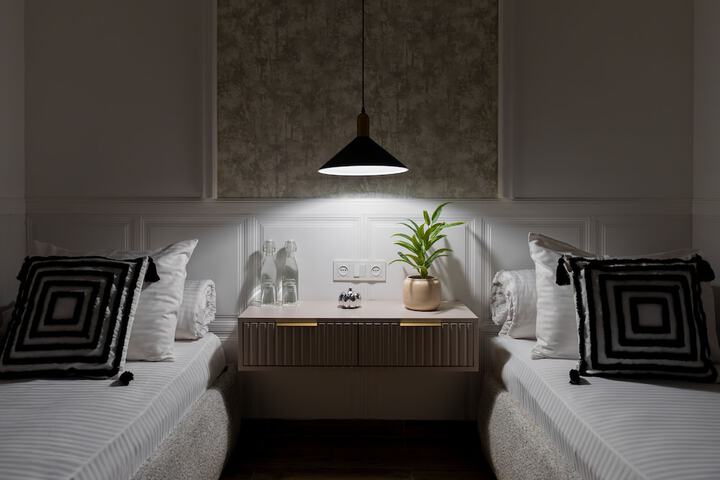 Room 100 of 175