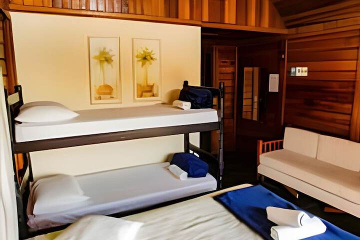 Room 2 of 65