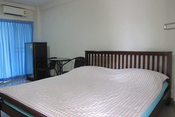 Room 6 of 33