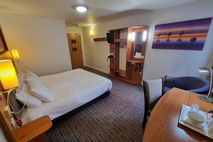 Room 9 of 37