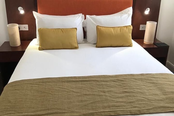 Room 2 of 6