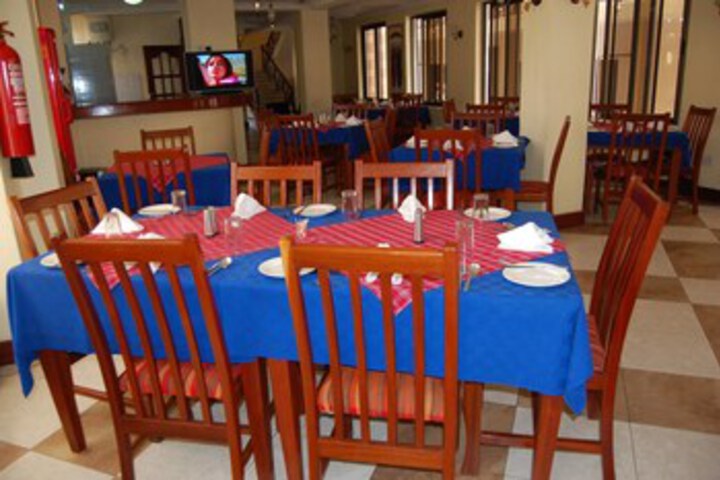 Dining 6 of 12