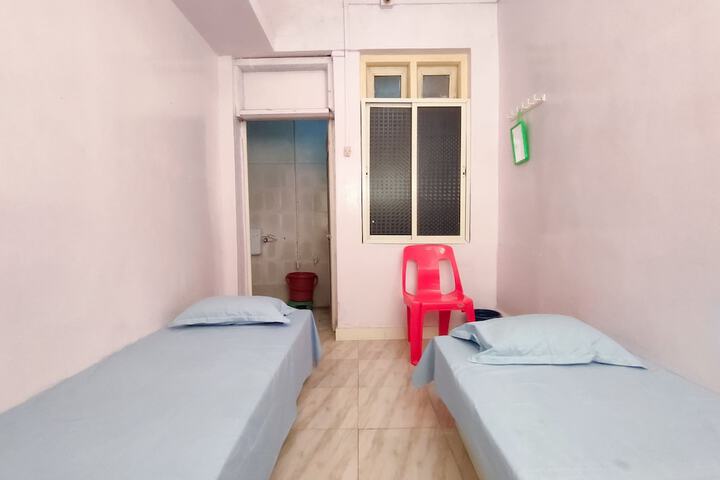 Room 7 of 9