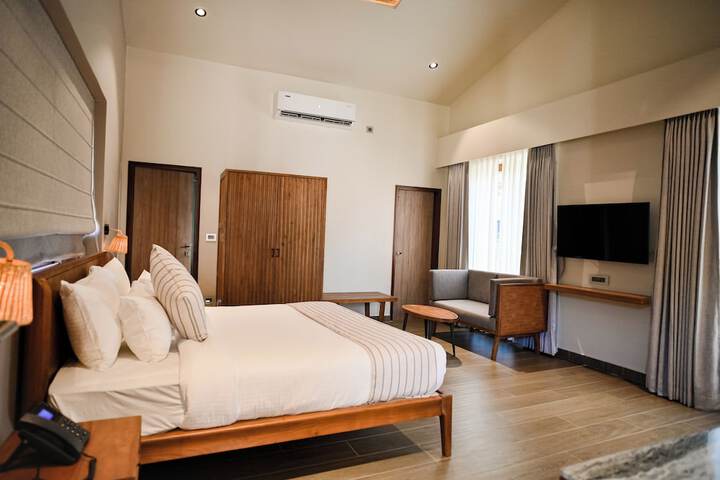 Room 5 of 13