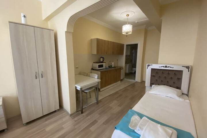 Room 15 of 104