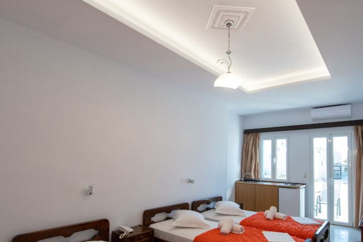 Room 13 of 35