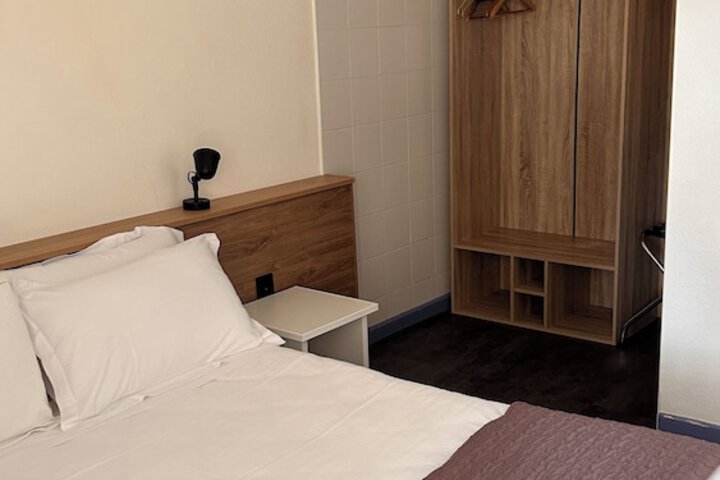 Room 50 of 76
