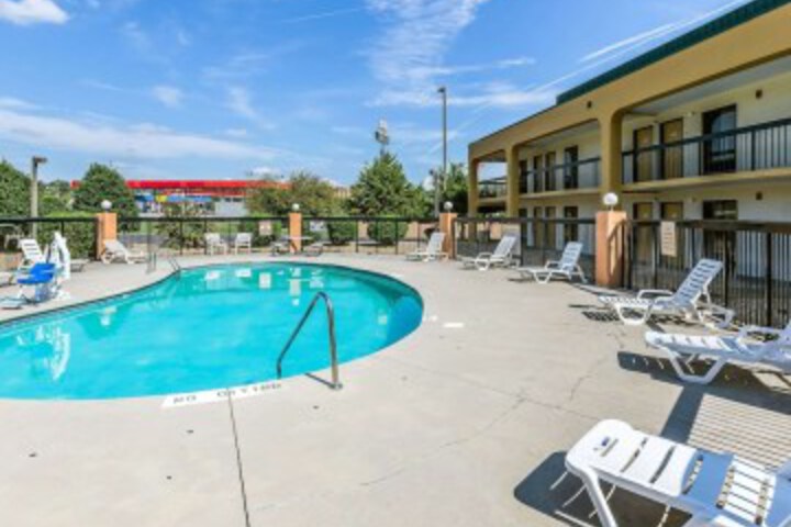 Pool 24 of 35