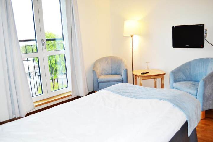 Room 10 of 38