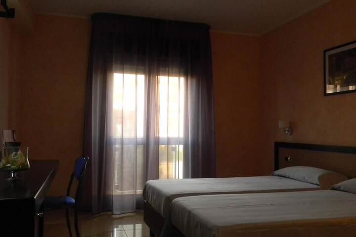 Room 4 of 98