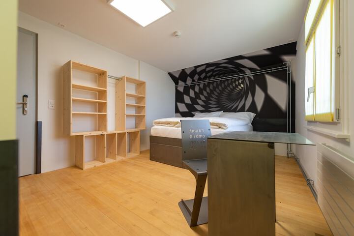 Room 25 of 111