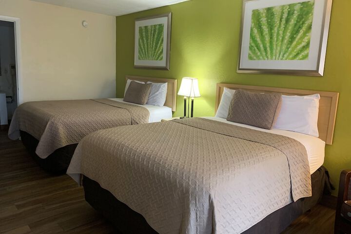 Basic 2 Queen Beds (4 of 4)