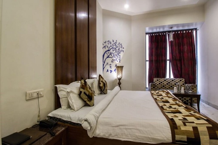 Room 10 of 20