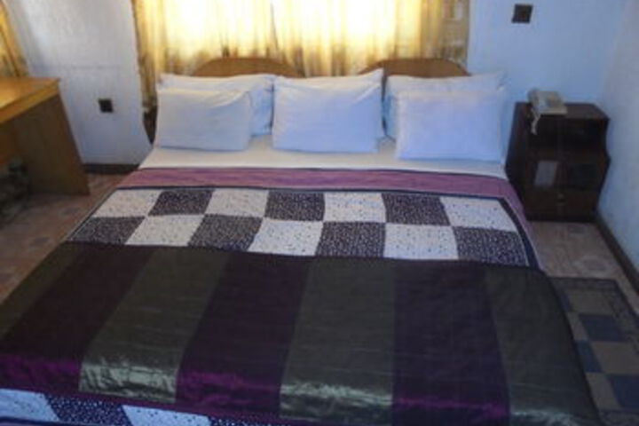 Room 16 of 27